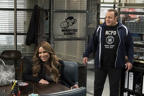 Zulay Henao, Kevin James - Kevin Can Wait - Kevin Can Date - Van film