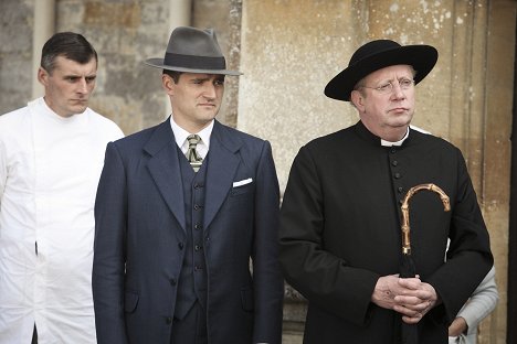 Tom Chambers, Mark Williams - Father Brown - The Maddest of All - Film