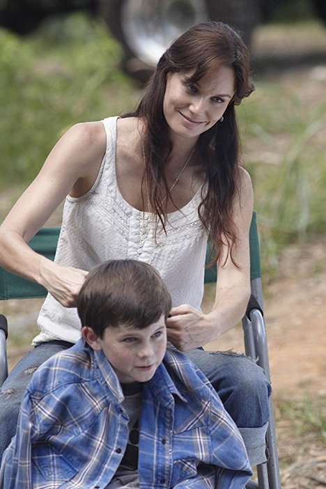 Sarah Wayne Callies, Chandler Riggs - The Walking Dead - Tell It to the Frogs - Photos
