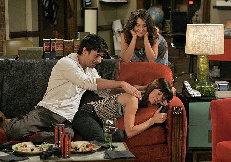 Enrique Iglesias, Cobie Smulders, Alyson Hannigan - How I Met Your Mother - We're Not from Here - Photos