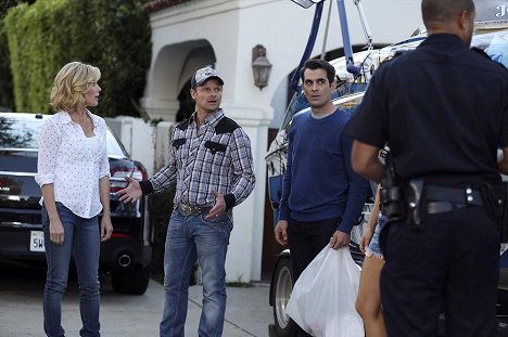 Julie Bowen, Steve Zahn, Ty Burrell - Modern Family - Schwere Geschütze - Filmfotos