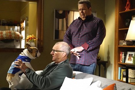 Ed O'Neill, Eric Stonestreet - Modern Family - Allergies - Film