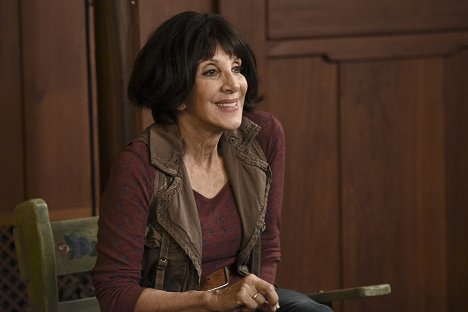 Andrea Martin - Modern Family - White Christmas - Photos