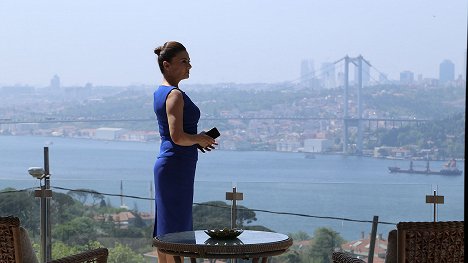 Hatice Aslan - In Another Life - Episode 12 - Photos
