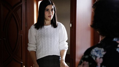 Zeynep Çamcı - Adı: Zehra - Episode 5 - Kuvat elokuvasta