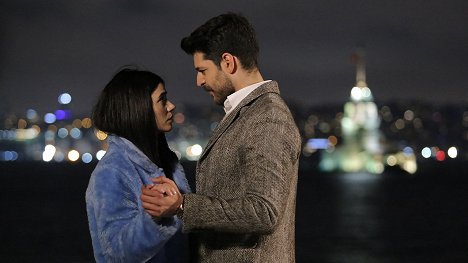 Zeynep Çamcı, Emre Kıvılcım - Adı: Zehra - Episode 8 - Z filmu