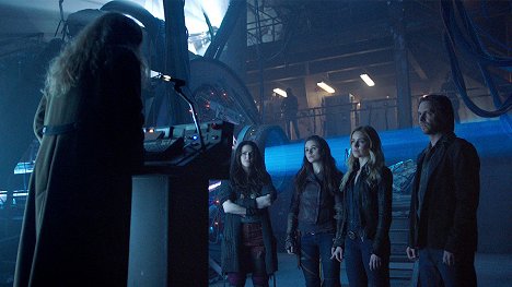 Emily Hampshire, Amanda Schull, Aaron Stanford - 12 Monkeys - Legacy - Photos