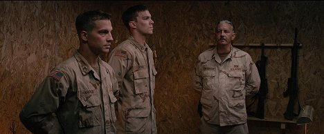 Logan Marshall-Green, Nicholas Hoult, Tommy Flanagan - Sand Castle - Z filmu