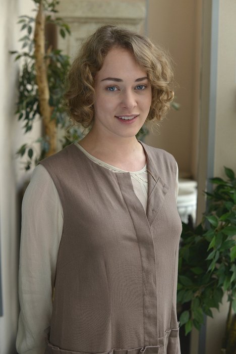 Aglaya Tarasova yalangoch