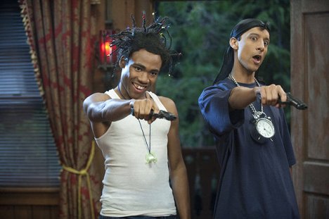 Donald Glover, Danny Pudi - Community - Das Lerngruppenmassaker - Filmfotos