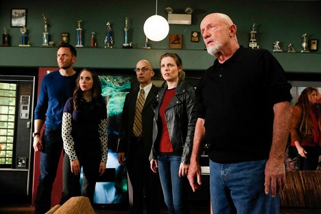 Joel McHale, Alison Brie, Jim Rash, Gillian Jacobs, Jonathan Banks - Community - Basic Story - Z filmu