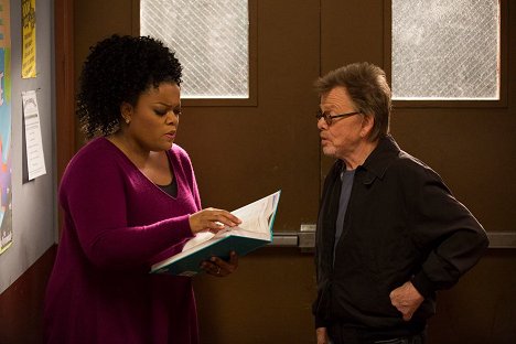 Yvette Nicole Brown, Paul Williams - Community - VCR Maintenance and Educational Publishing - Photos