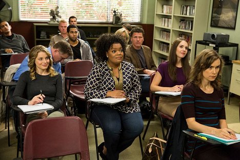 Gillian Jacobs, Yvette Nicole Brown, Alison Brie - Community - Introducción a la enseñanza - De la película