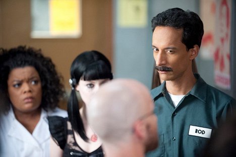 Yvette Nicole Brown, Danny Pudi - Community - The First Chang Dynasty - Photos