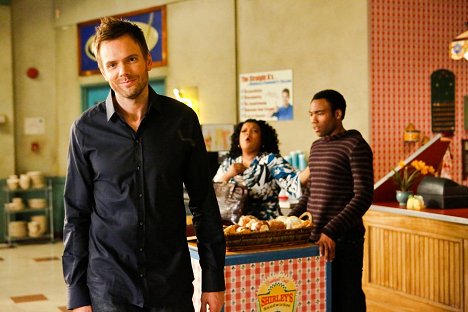 Joel McHale, Yvette Nicole Brown, Donald Glover - Community - Advanced Introduction to Finality - Photos