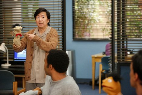 Ken Jeong - Community - Puppentherapie - Filmfotos