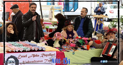 Hasibe Eren, Ufuk Özkan, Gülay Baltacı, Murat Akkoyunlu, Sait Genay - Aile İşi - Lobby karty