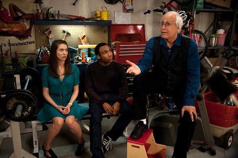 Alison Brie, Donald Glover, Chevy Chase - Community - Ausbruchpläne - Filmfotos