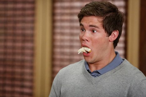 Adam Devine - Community - Cooperative Escapism in Familial Relations - Z filmu