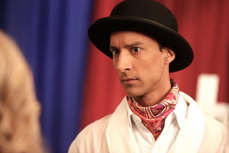 Danny Pudi - Community - Les Conventions de l'espace et du temps - Film