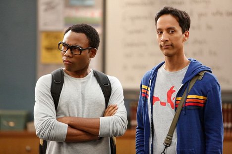 Donald Glover, Danny Pudi - Community - History 101 - Van film