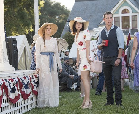 Amy Adams, Madison Davenport, Taylor John Smith - Éles tárgyak - Closer - Filmfotók