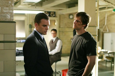 Michael C. Hall, Peter Krause - Six Feet Under - Falling into Place - Photos