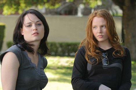 Sprague Grayden, Lauren Ambrose - Six Feet Under - Gestorben wird immer - Paralleles Spiel - Filmfotos