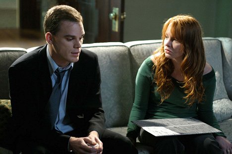 Michael C. Hall, Lauren Ambrose - Six Feet Under - Terror Starts at Home - Photos