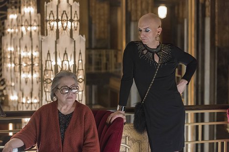 Kathy Bates, Denis O'Hare - American Horror Story - Be Our Guest - Photos