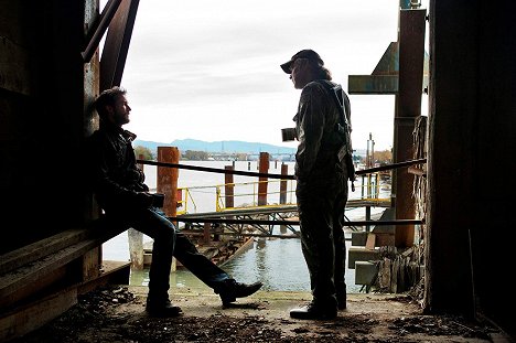 Noah Wyle, Will Patton - Falling Skies - Entscheidung am Fluss - Filmfotos