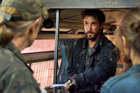 Noah Wyle - Falling Skies - Shall We Gather at the River - Photos