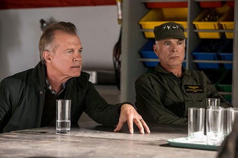 Stephen Collins, Michael Hogan - Falling Skies - At All Costs - Photos