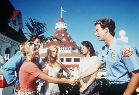 Nicole Eggert, David Charvet, Pamela Anderson, Alexandra Paul - Baywatch - Die Rettungsschwimmer von Malibu - Spuk im Hotel - Teil 1 - Filmfotos