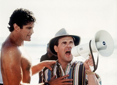 David Hasselhoff, Jeff Altman - Baywatch - Die Rettungsschwimmer von Malibu - Filmteam am Strand - Filmfotos