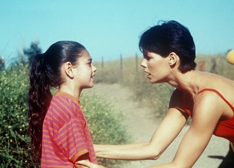 Mila Kunis, Alexandra Paul - Alerte à Malibu - Le Retour de Gail - Film