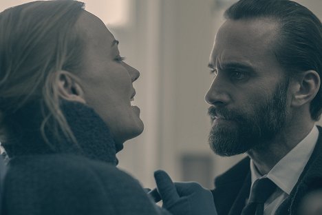 Yvonne Strahovski, Joseph Fiennes - Příběh služebnice - Holly - Z filmu