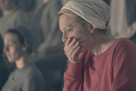 Elisabeth Moss - Příběh služebnice - Po porodu - Z filmu