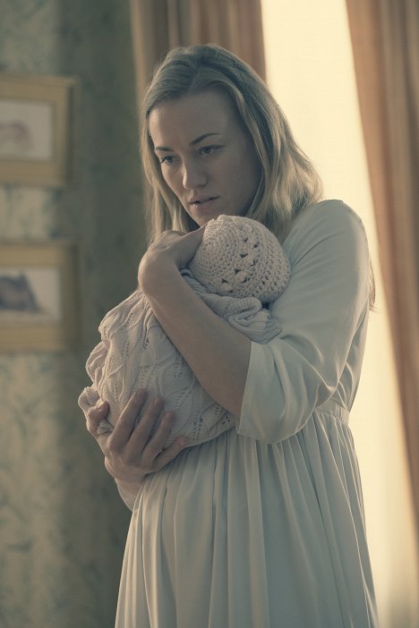 Yvonne Strahovski - The Handmaid's Tale - Postpartum - Filmfotos