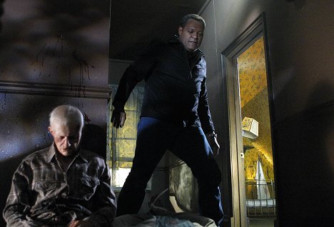 Raymond J. Barry, Laurence Fishburne - CSI: Crime Scene Investigation - In a Dark, Dark House - Photos