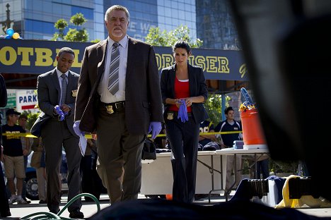 Lee Thompson Young, Bruce McGill, Angie Harmon - Bostonské vraždy - Over/Under - Z filmu