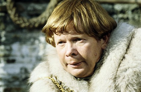 Ronald Lacey - Sword of the Valiant: The Legend of Sir Gawain and the Green Knight - Z filmu