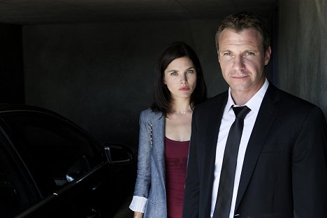 Delphine Chanéac, Chris Vance - Le Transporteur - la série - Payback - Kuvat elokuvasta