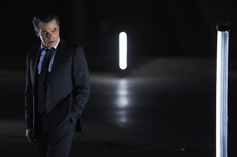 Peter Gallagher - Covert Affairs - Spit On A Stranger - Photos
