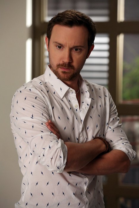 Sam Huntington - Rosewood - Wooberite & the Women of Rosewood - Photos