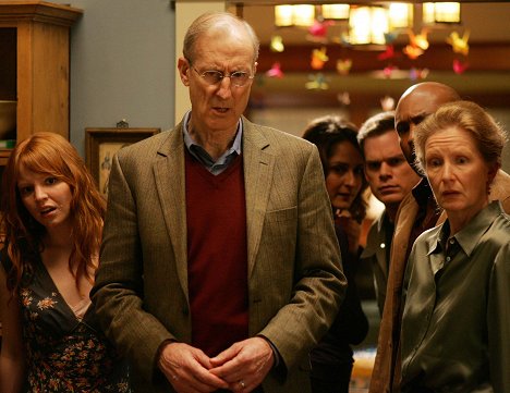 Lauren Ambrose, James Cromwell, Tina Holmes, Michael C. Hall, Frances Conroy - Six Feet Under - Gestorben wird immer - Wie die Zeit vergeht - Filmfotos