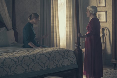 Yvonne Strahovski, Elisabeth Moss - The Handmaid's Tale : La servante écarlate - Le Mot - Film