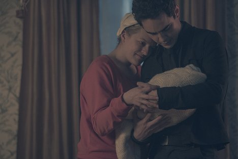 Elisabeth Moss, Max Minghella - The Handmaid's Tale - The Word - Photos