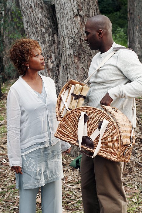 Alfre Woodard, Nashawn Kearse - Desperate Housewives - I Know Things Now - Photos