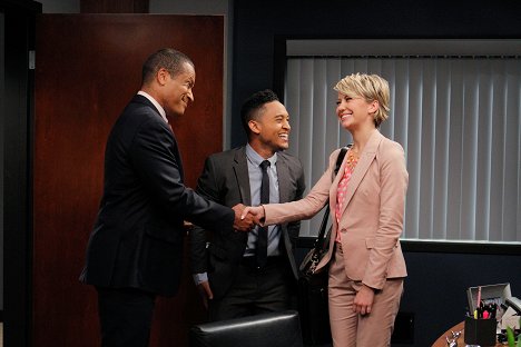 Phil Morris, Tahj Mowry, Chelsea Kane - Baby Daddy - A Knight to Remember - Photos